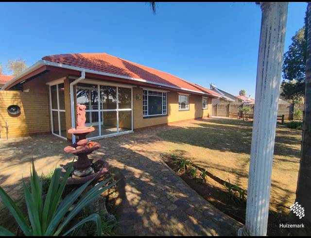 3 BEDROOM HOUSE TO LET IN VAALPARK